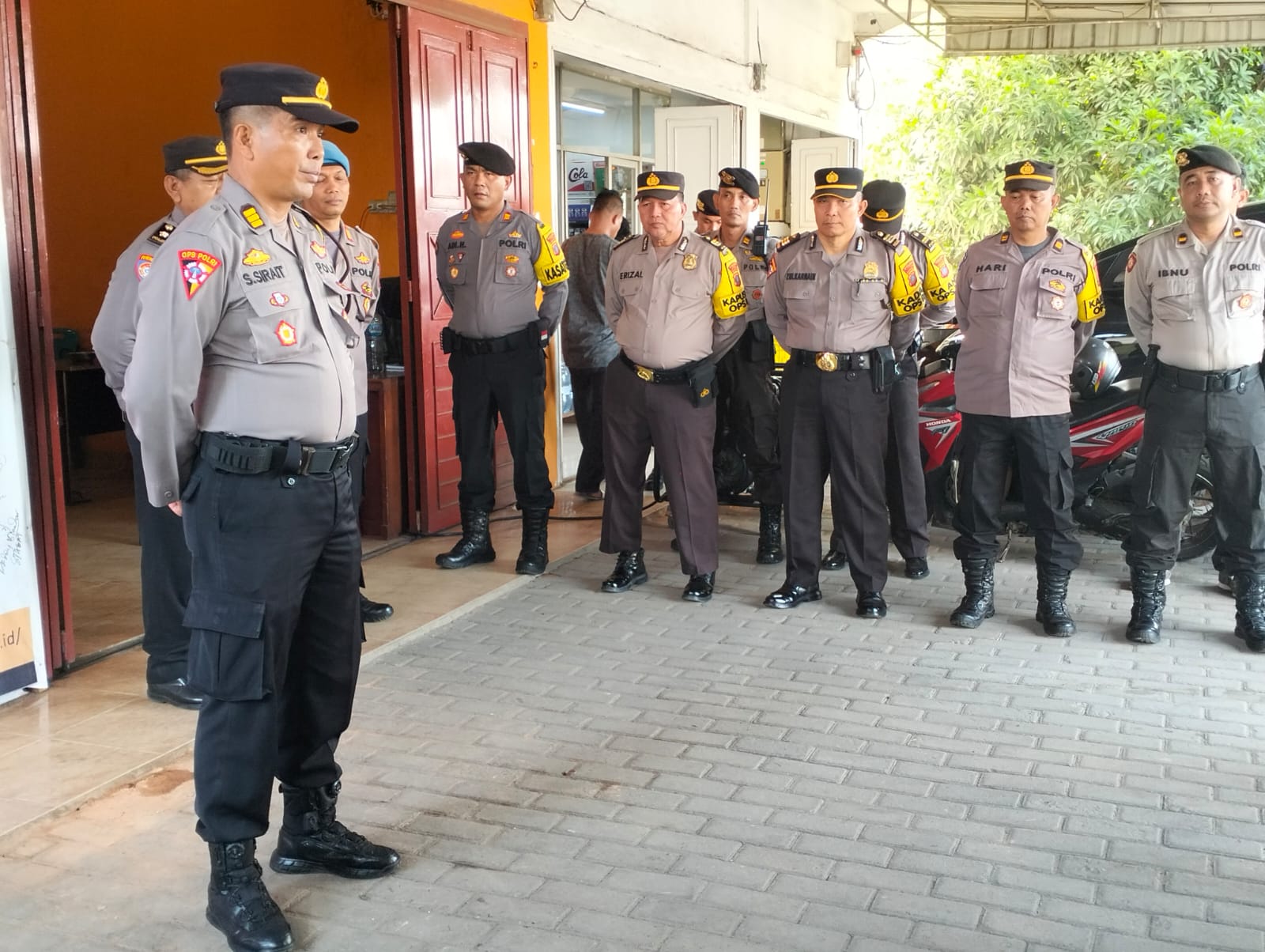 Sebanyak 380 personel Polres Langkat amankan rekapitulasi suara Pemilu di kecamatan Sebanyak 380 personel Polres Langkat amankan rekapitulasi suara Pemilu di kecamatan