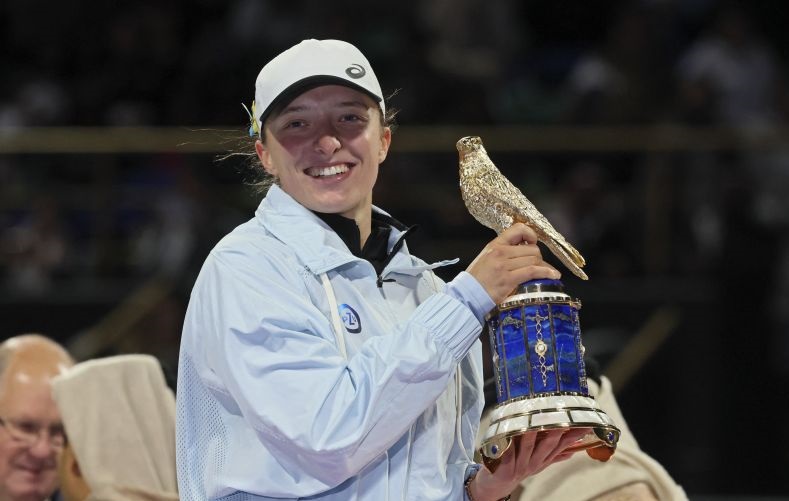 Swiatek kalahkan Rybakina untuk gelar Qatar Open ketiga berturut-turut Swiatek kalahkan Rybakina untuk gelar Qatar Open ketiga berturut-turut