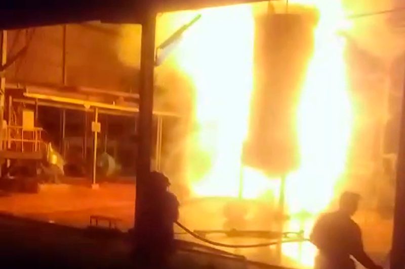 Pabrik pengolahan minyak sawit di Aceh Tamiang terbakar Pabrik pengolahan minyak sawit di Aceh Tamiang terbakar