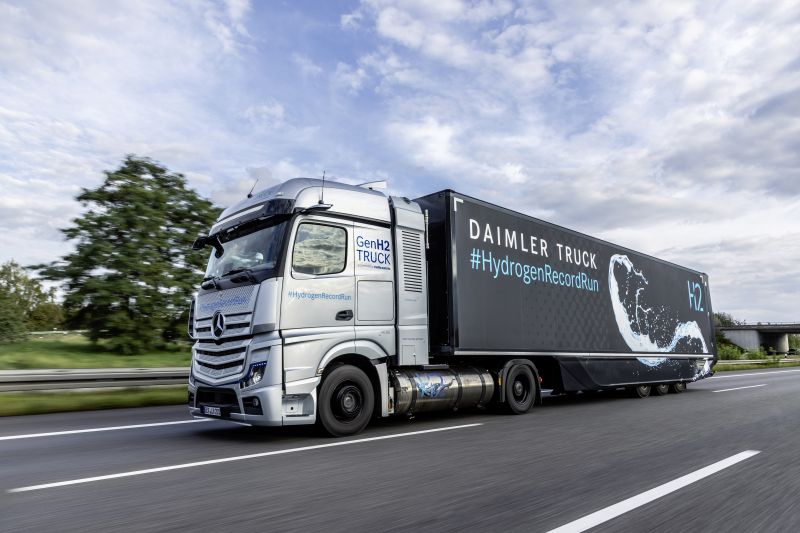 Daimler Truck dan Masdar jalin kerja sama bidang ekspor hidrogen hijau Daimler Truck dan Masdar jalin kerja sama bidang ekspor hidrogen hijau