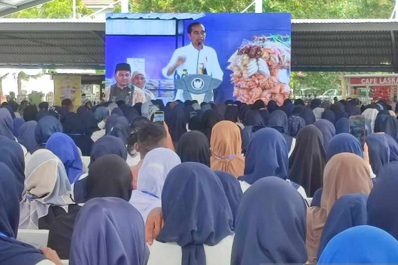Jokowi tegaskan pentingnya kerja keras dan disiplin bagi nasabah PNM Jokowi tegaskan pentingnya kerja keras dan disiplin bagi nasabah PNM
