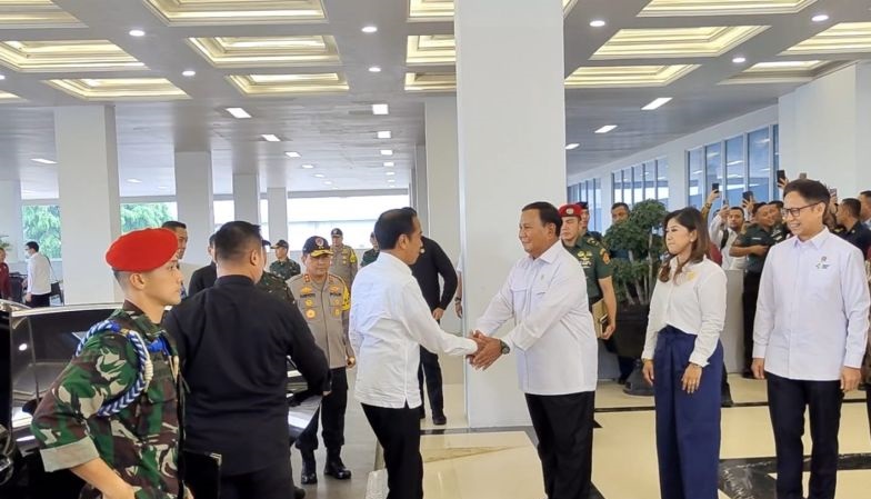 Prabowo sambut kedatangan Presiden saat peresmian RS Pertahanan Negara Prabowo sambut kedatangan Presiden saat peresmian RS Pertahanan Negara