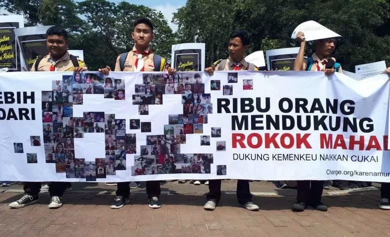 Lingkungan bebas asap rokok bisa terwujud dengan pembinaan kesadaran