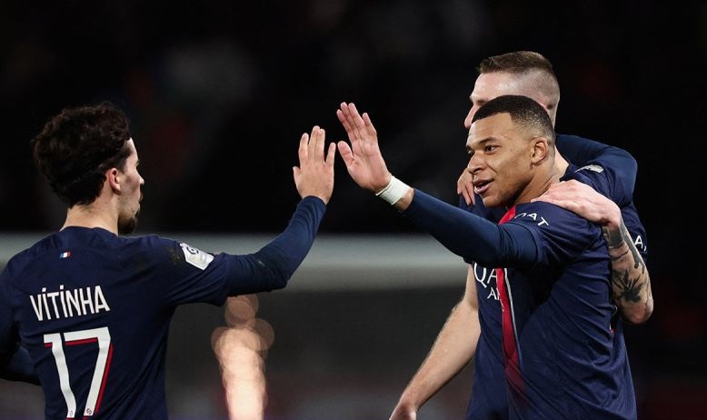 PSG kokoh di posisi satu, Lyon tembus 10 besar PSG kokoh di posisi satu, Lyon tembus 10 besar