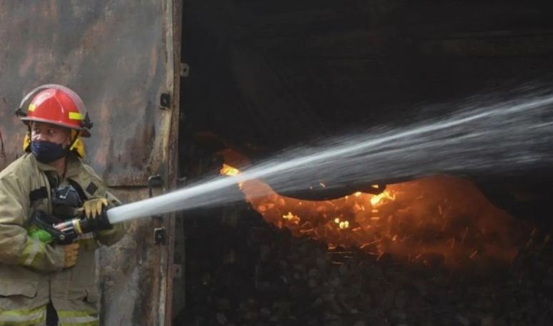 Satu kamar dalam rumah bertingkat dua terbakar di Jakarta Utara Satu kamar dalam rumah bertingkat dua terbakar di Jakarta Utara