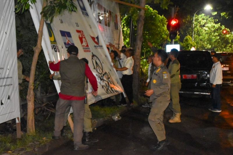 Satpol PP Surabaya kerahkan 750 personel tertibkan APK pemilu