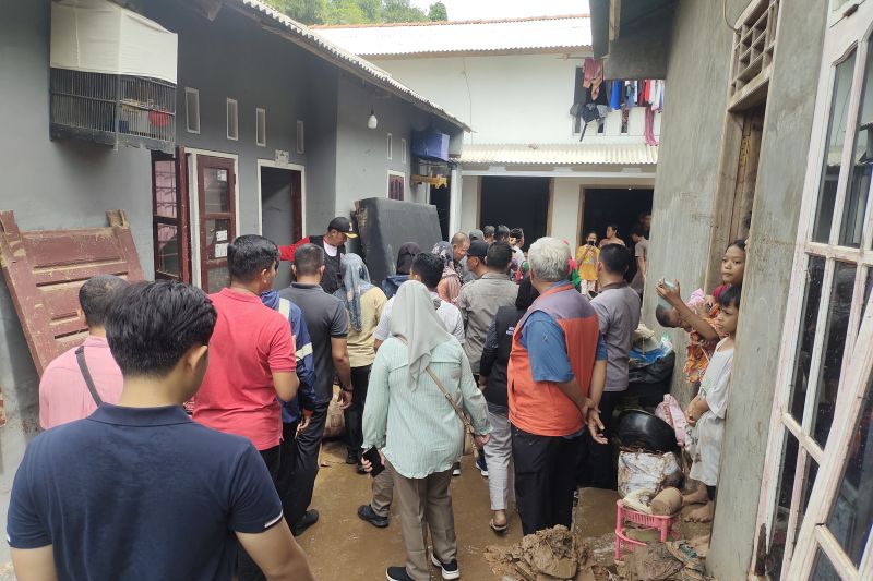 Pemkot Bandarlampung perlebar sungai Tanjung Karang Barat cegah banjir Pemkot Bandarlampung perlebar sungai Tanjung Karang Barat cegah banjir