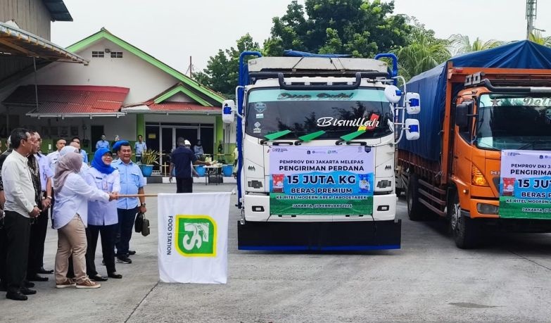 Pemprov DKI distribusikan 15 juta kilogram beras ke retail modern Pemprov DKI distribusikan 15 juta kilogram beras ke retail modern