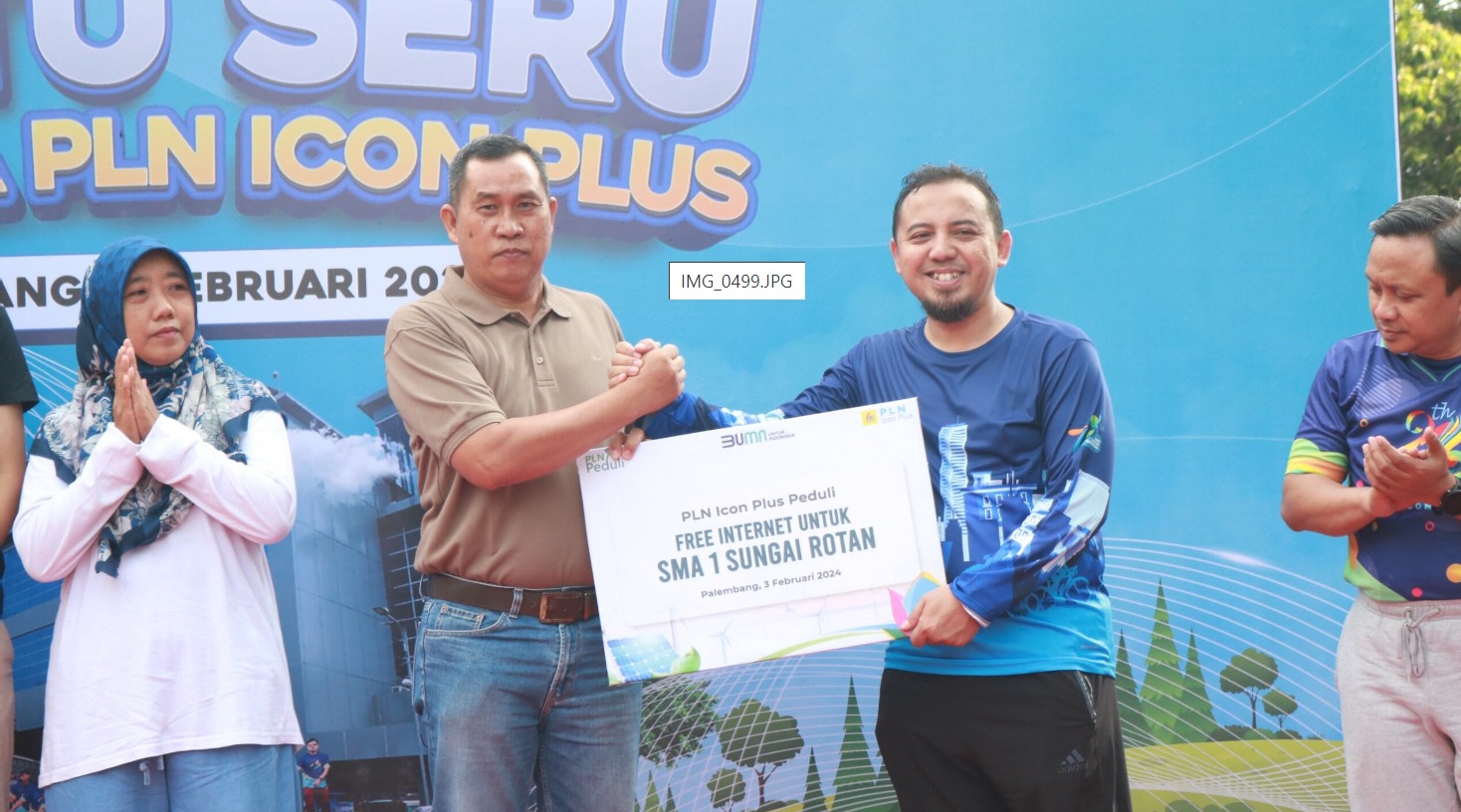PLN Icon Plus beri bantuan kepada 10 sekolah di sekitar kantor SBU Regional Sumbagsel PLN Icon Plus beri bantuan kepada 10 sekolah di sekitar kantor SBU Regional Sumbagsel