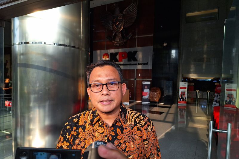 KPK periksa putra Gubernur Maluku Utara Abdul Ghani Kasuba KPK periksa putra Gubernur Maluku Utara Abdul Ghani Kasuba