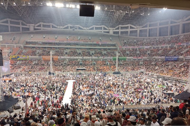 Stadion JIS dipadati ribuan massa pendukung AMIN Stadion JIS dipadati ribuan massa pendukung AMIN