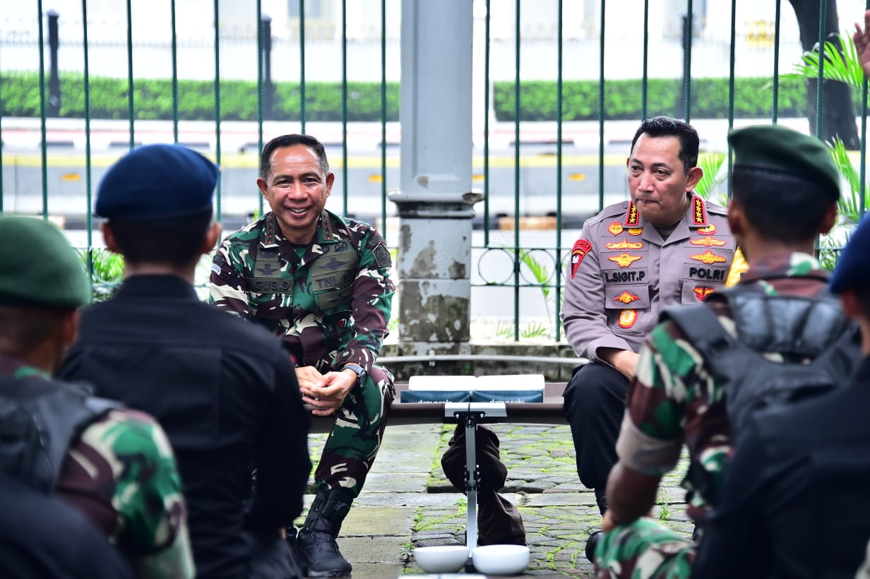 Panglima TNI dan Kapolri cek kesiapan pasukan pengamanan Pemilu 2024 di Silang Monas Panglima TNI dan Kapolri cek kesiapan pasukan pengamanan Pemilu 2024 di Silang Monas