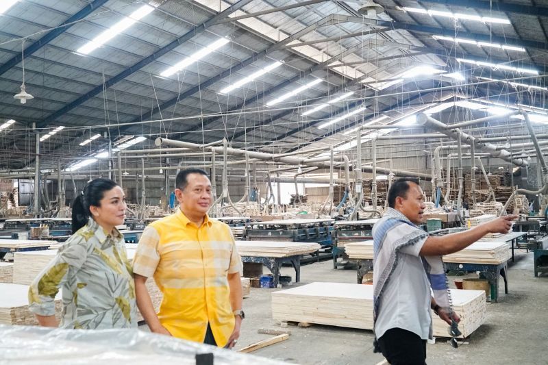 Bamsoet dorong industri olahan kayu Banjarnegara ke mancanegara Bamsoet dorong industri olahan kayu Banjarnegara ke mancanegara