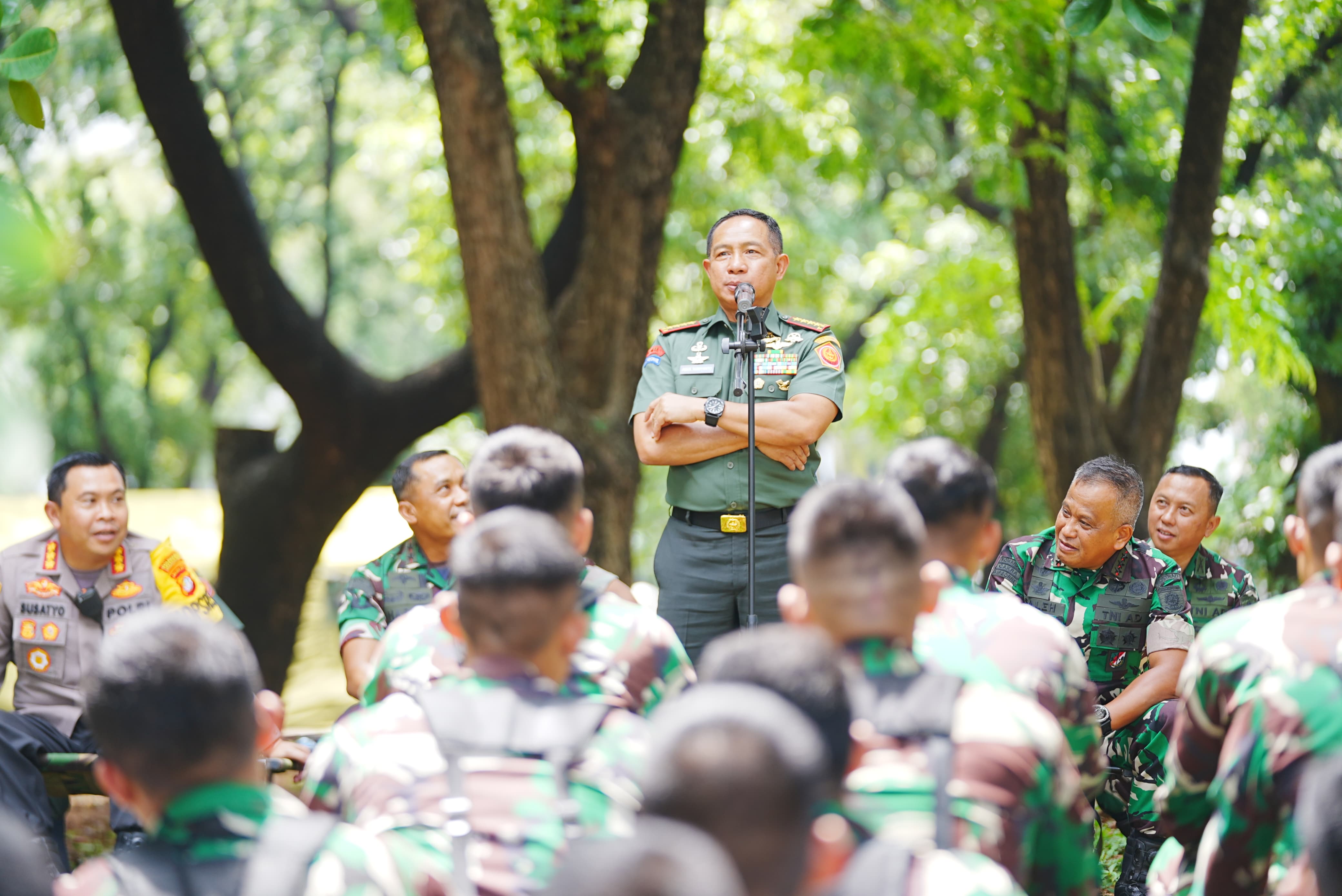 Panglima TNI cek kesiapan pasukan pengaman unjuk rasa dan Babinsa pengamanan Pemilu Panglima TNI cek kesiapan pasukan pengaman unjuk rasa dan Babinsa pengamanan Pemilu