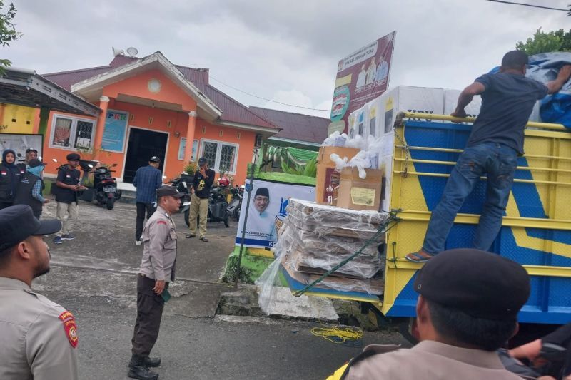 Polres Ternate amankan distribusi logistik pemilu di 58 kelurahan Polres Ternate amankan distribusi logistik pemilu di 58 kelurahan