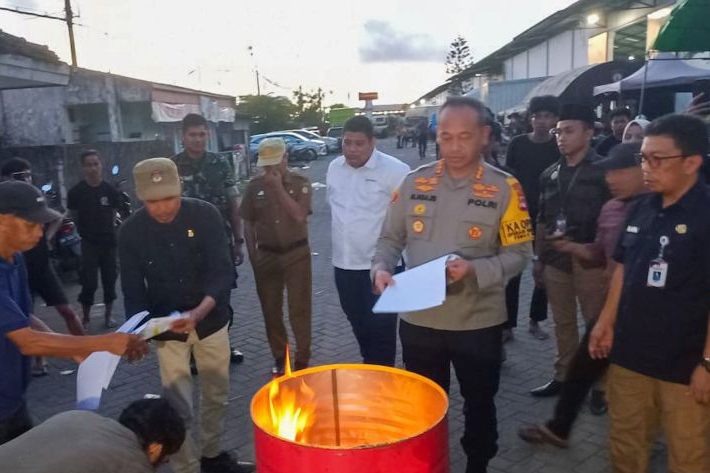 207.372 ribu surat suara rusak di Makassar dimusnahkan 207.372 ribu surat suara rusak di Makassar dimusnahkan