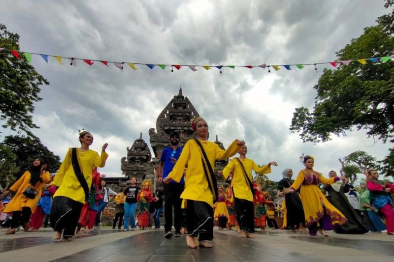Disparekraf DKI berkomitmen tingkatkan layanan guna capai target wisatawan Disparekraf DKI berkomitmen tingkatkan layanan guna capai target wisatawan