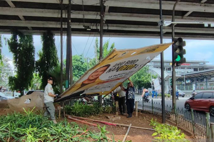 Penurunan APK di jalur hijau jadi prioritas Satpol PP Jaktim Penurunan APK di jalur hijau jadi prioritas Satpol PP Jaktim