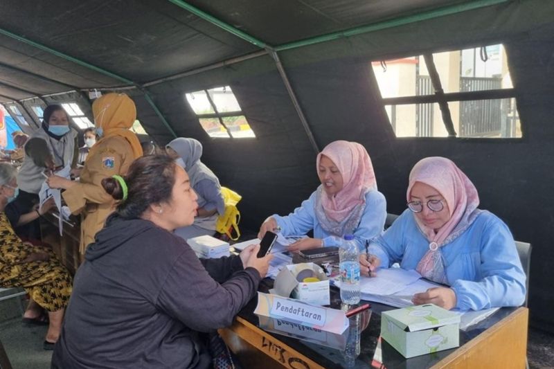 Menurut Kemenkes 95 persen anak Indonesia harus sudah imunisasi Menurut Kemenkes 95 persen anak Indonesia harus sudah imunisasi