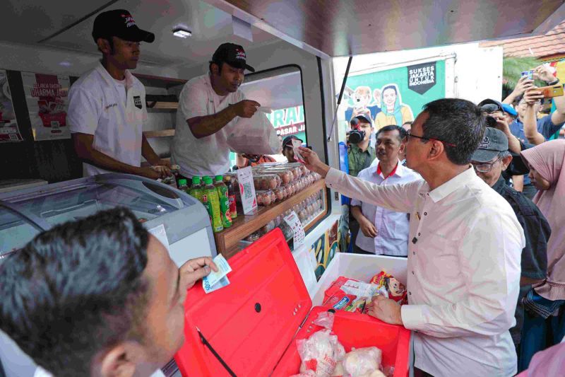 Pemprov DKI gelar sembako murah di Jakbar Pemprov DKI gelar sembako murah di Jakbar