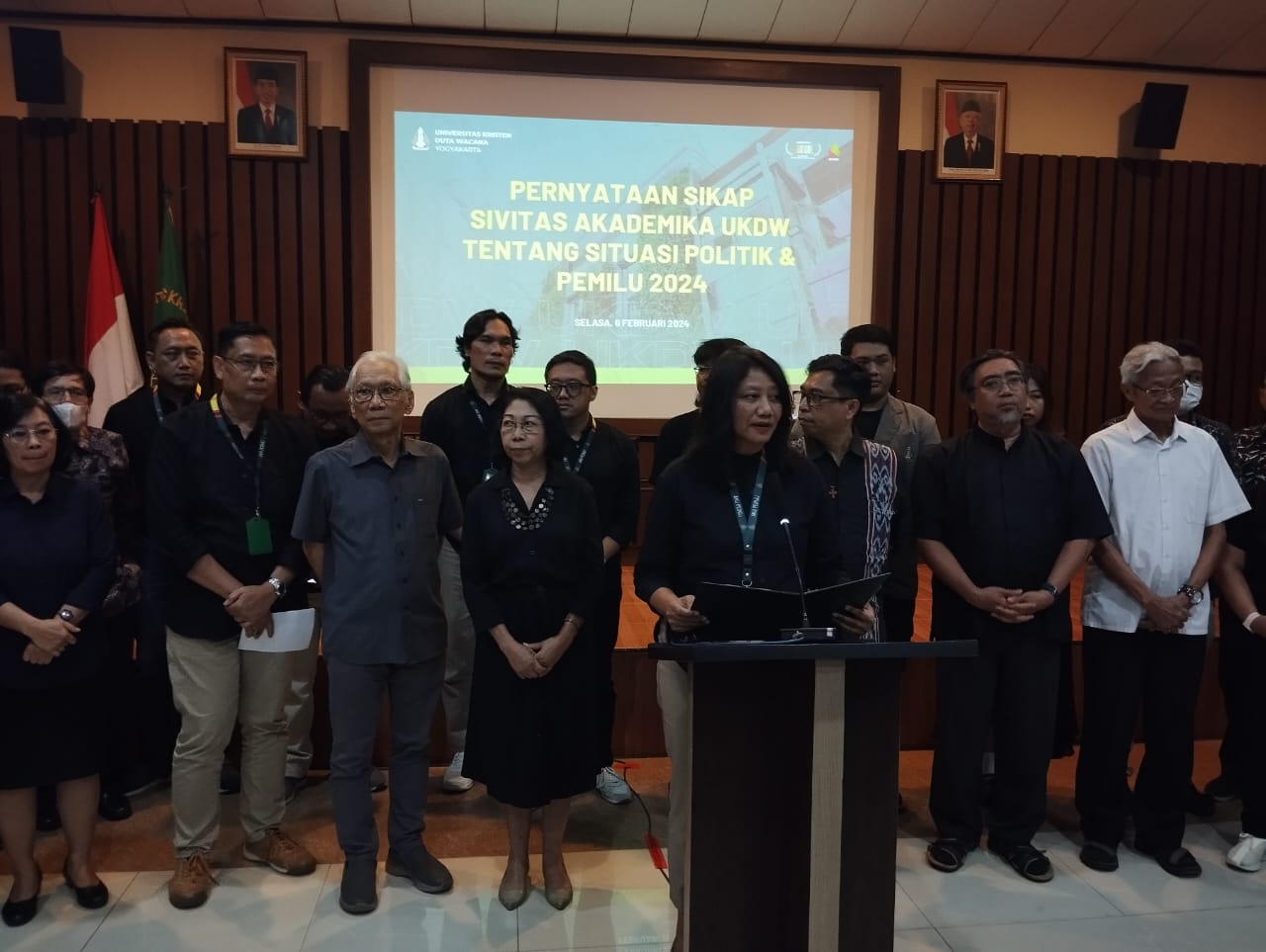 Sivitas akademika UKDW Yogyakarta sampaikan 4 poin terkait situasi politik dan Pemilu 2024 Sivitas akademika UKDW Yogyakarta sampaikan 4 poin terkait situasi politik dan Pemilu 2024