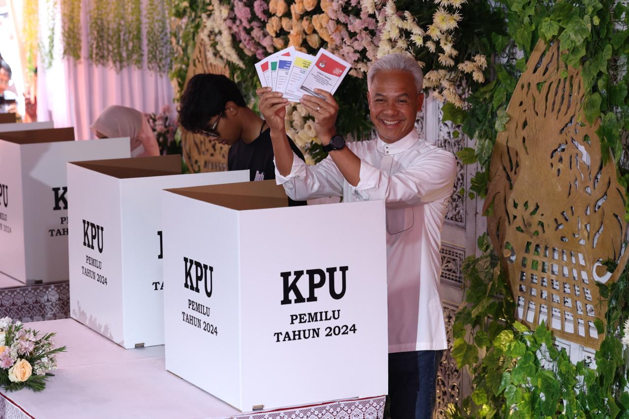 Nyoblos bareng Ganjar di Semarang, Atikoh akui deg-degan Nyoblos bareng Ganjar di Semarang, Atikoh akui deg-degan