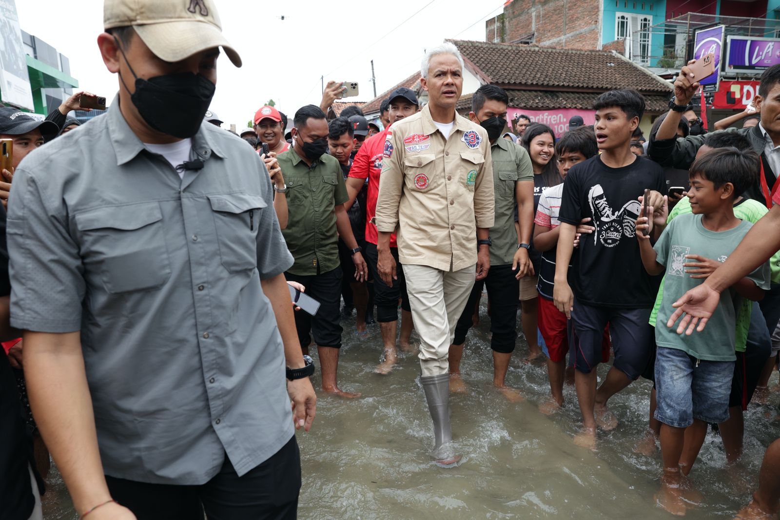 Ganjar kunjungi korban banjir di Grobogan Ganjar kunjungi korban banjir di Grobogan
