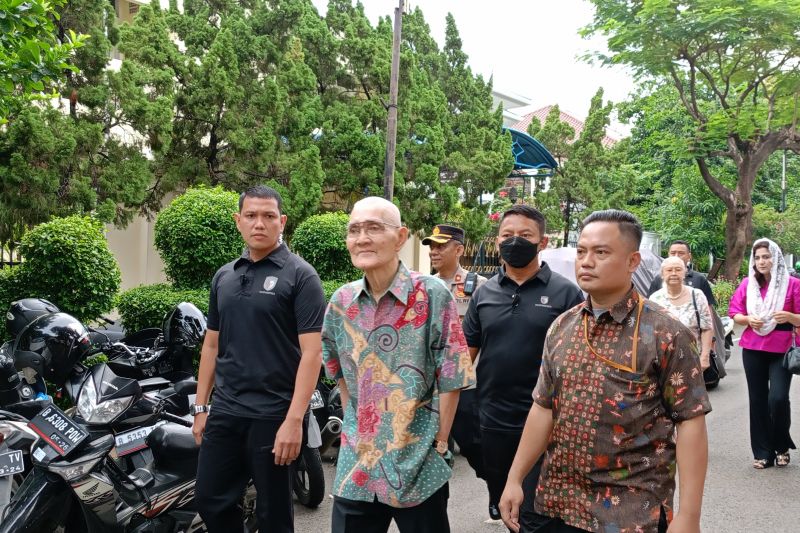 Wapres ke-6 Try Sutrisno ikuti PSU di TPS 043 Menteng Jakpus Wapres ke-6 Try Sutrisno ikuti PSU di TPS 043 Menteng Jakpus