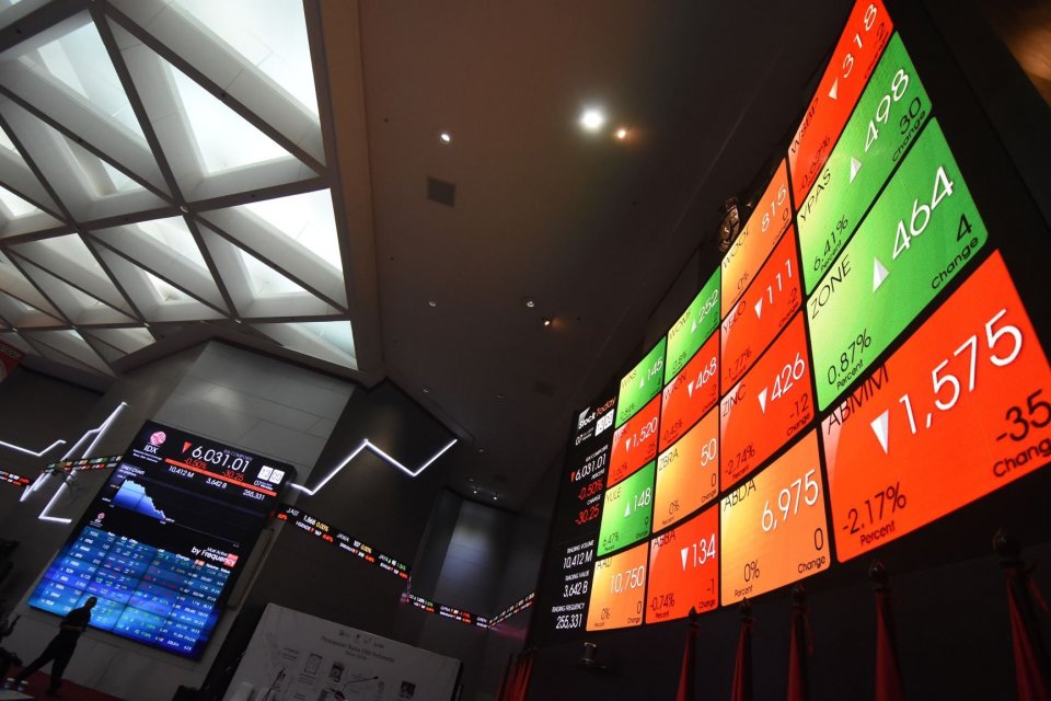 IHSG ditutup melemah jelang rilis data inflasi PCE AS