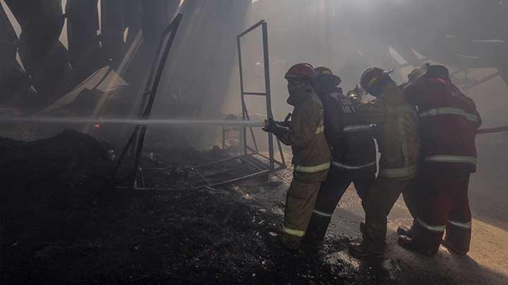 28 Februari 2014: Sembilan kios terbakar di Pekanbaru, tujuh tewas 