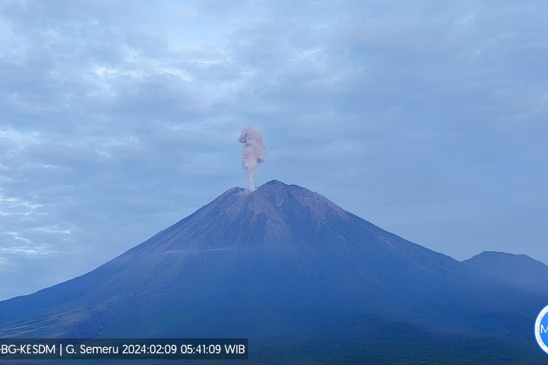 Gunung Semeru alami ratusan kali aktivitas kegempaan dalam sehari Gunung Semeru alami ratusan kali aktivitas kegempaan dalam sehari