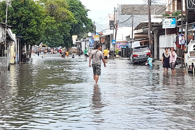 BPBD menghimbau agar selalu waspada dengan daerah rawan banjir dan longsor di Kota Serang BPBD menghimbau agar selalu waspada dengan daerah rawan banjir dan longsor di Kota Serang
