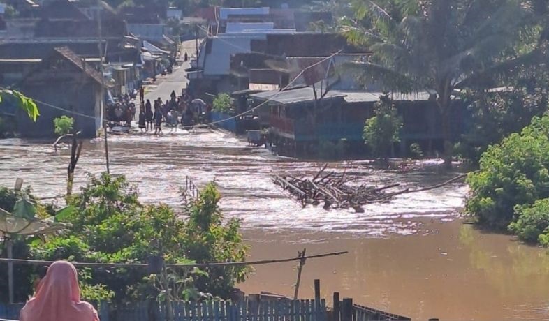 Banjir bandang dan tanah longsor kembali terjang Sumbawa Banjir bandang dan tanah longsor kembali terjang Sumbawa