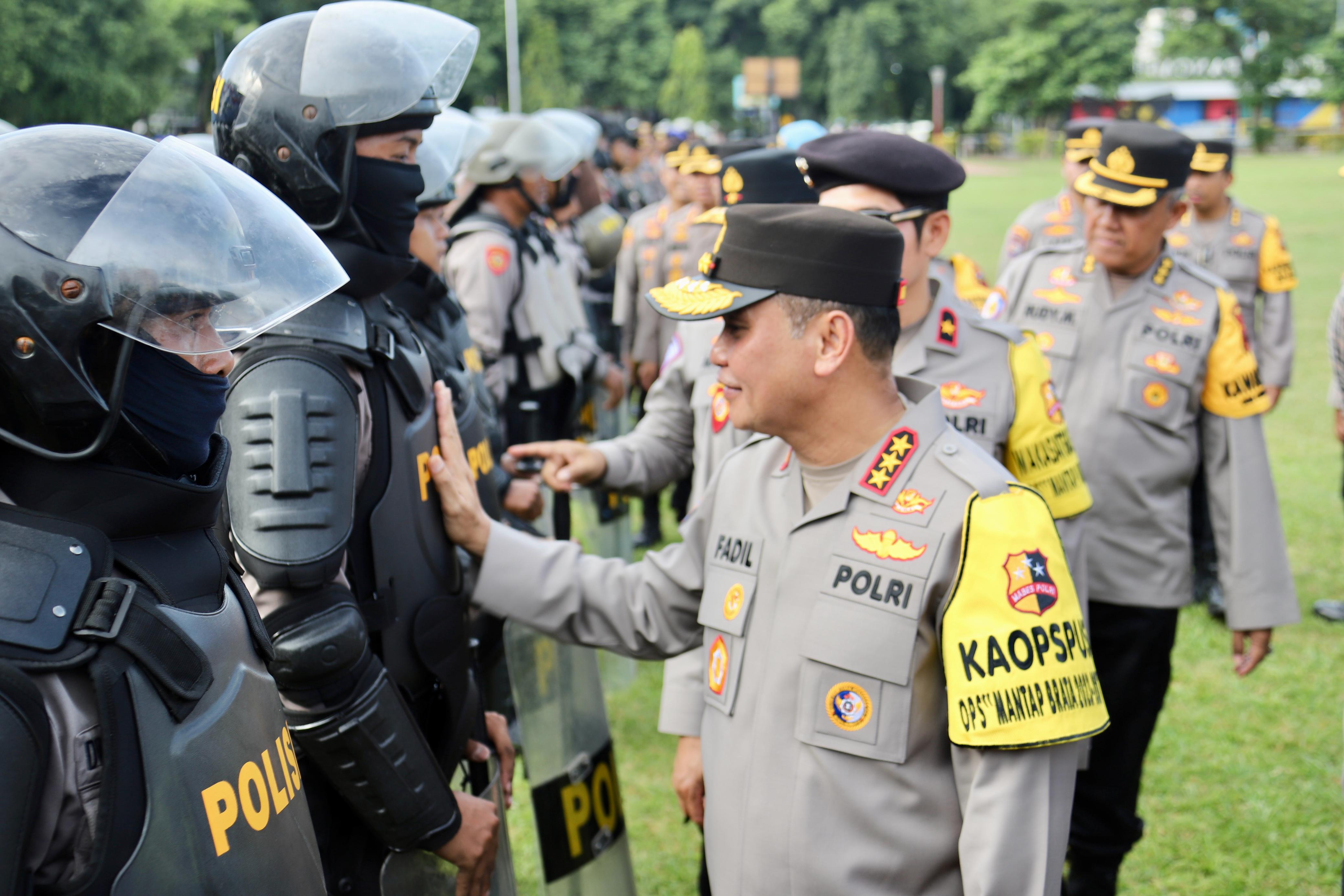 Helikopter dikerahkan tunjukkan kesiapan polisi amankan Pemilu Helikopter dikerahkan tunjukkan kesiapan polisi amankan Pemilu