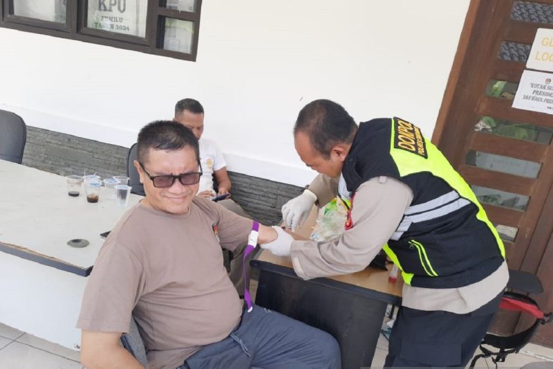 PPK dan KPPS Cisolok jalani pemeriksaan kesehatan sebelum rapat pleno PPK dan KPPS Cisolok jalani pemeriksaan kesehatan sebelum rapat pleno