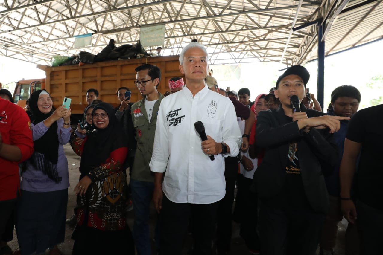 Ganjar tinjau RPM Waste4Change, dorong bank sampah dan janji beri insentif Ganjar tinjau RPM Waste4Change, dorong bank sampah dan janji beri insentif