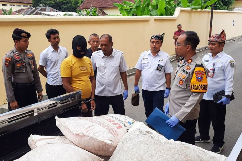 Polisi tetapkan tersangka penyelundupan pupuk bersubsidi di Situbondo