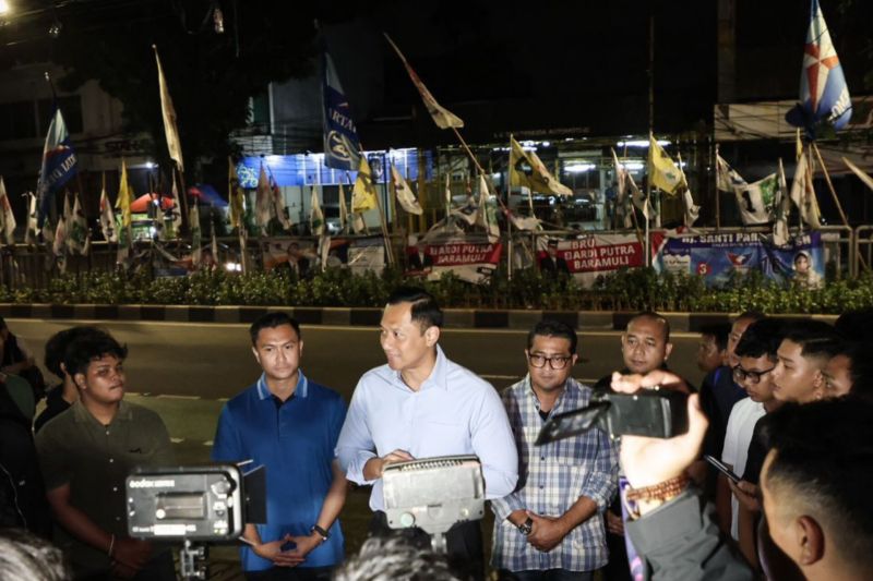 Apresiasi Satpol PP DKI kepada ketua umum parpol yang inisiatif bersihkan APK Apresiasi Satpol PP DKI kepada ketua umum parpol yang inisiatif bersihkan APK