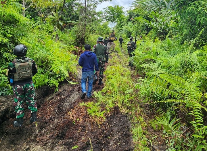 Terabas hutan Dekai, Satgas TMMD Kodim 1715/Yahukimo buka pembangunan jalan