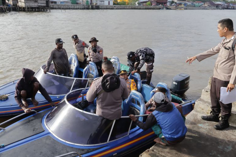 Ratusan personel kawal distribusi logistik di Asmat