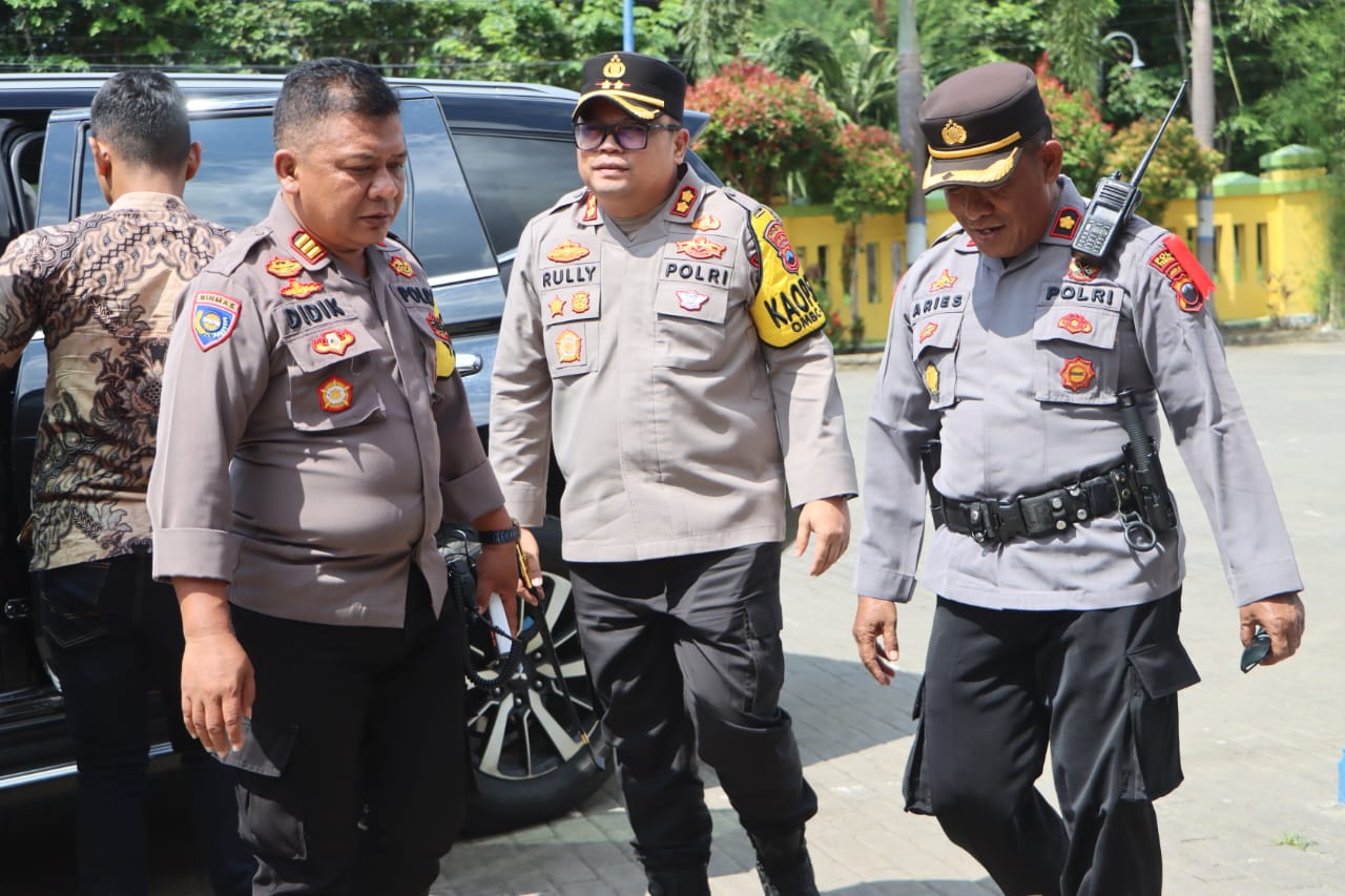 Kapolres Tegal Kota pantau PSU di TPS 28 Debong Tengah, Kota Tegal Kapolres Tegal Kota pantau PSU di TPS 28 Debong Tengah, Kota Tegal