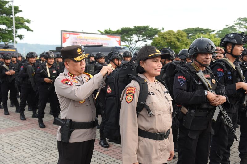 Polda Maluku tempatkan 695 personel untuk amankan TPS Polda Maluku tempatkan 695 personel untuk amankan TPS