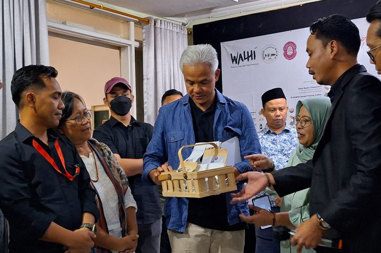 Ganjar temui WALHI bahas kebijakan hilirisasi rempah Ganjar temui WALHI bahas kebijakan hilirisasi rempah