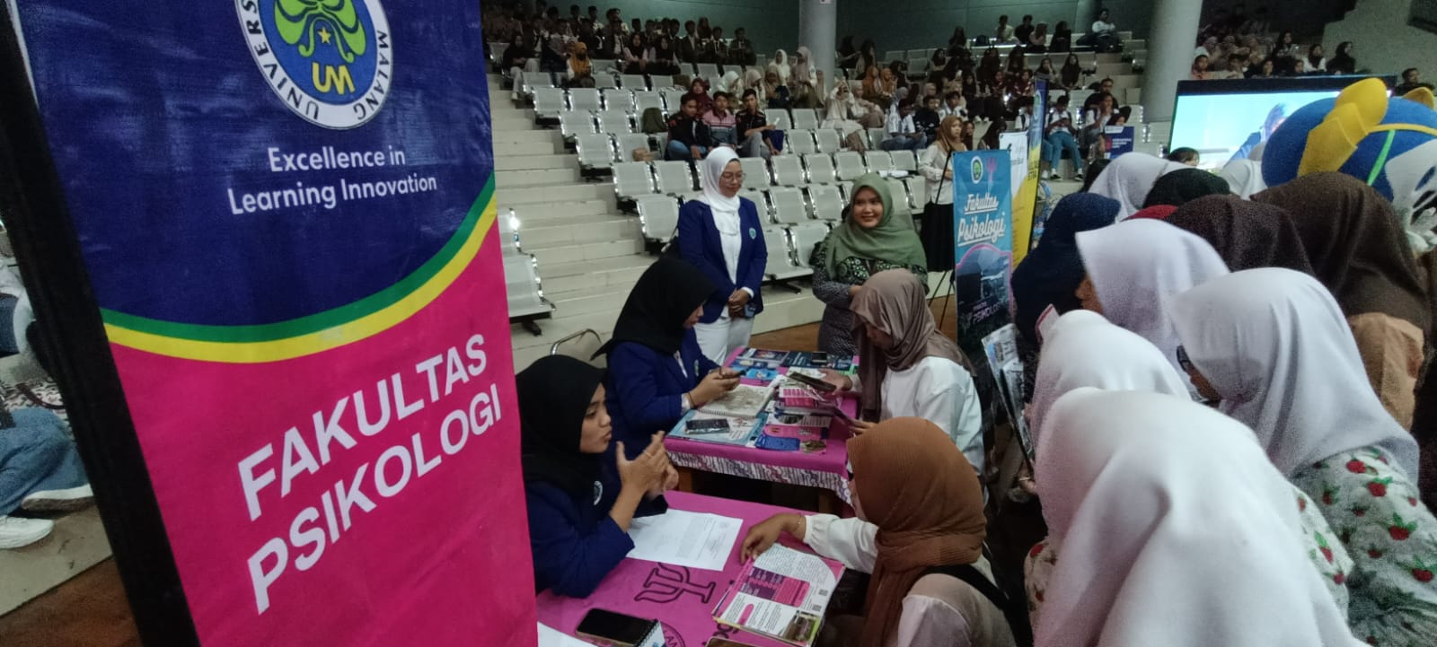 UM terima mahasiwa baru sebanyak 11.117 orang UM terima mahasiwa baru sebanyak 11.117 orang