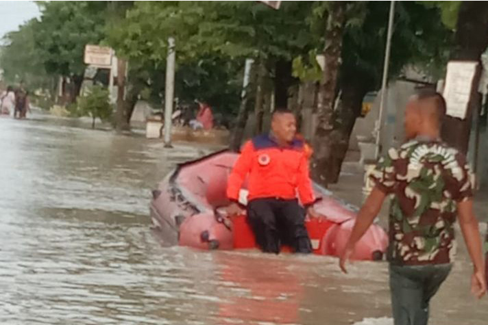 Tanggul Sungai Jragung Grobogan jebol akibatkan banjir Tanggul Sungai Jragung Grobogan jebol akibatkan banjir