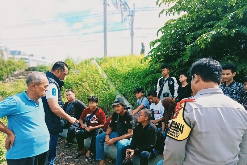 Polisi ingatkan warga tak buat konten di lokasi berbahaya seperti rel