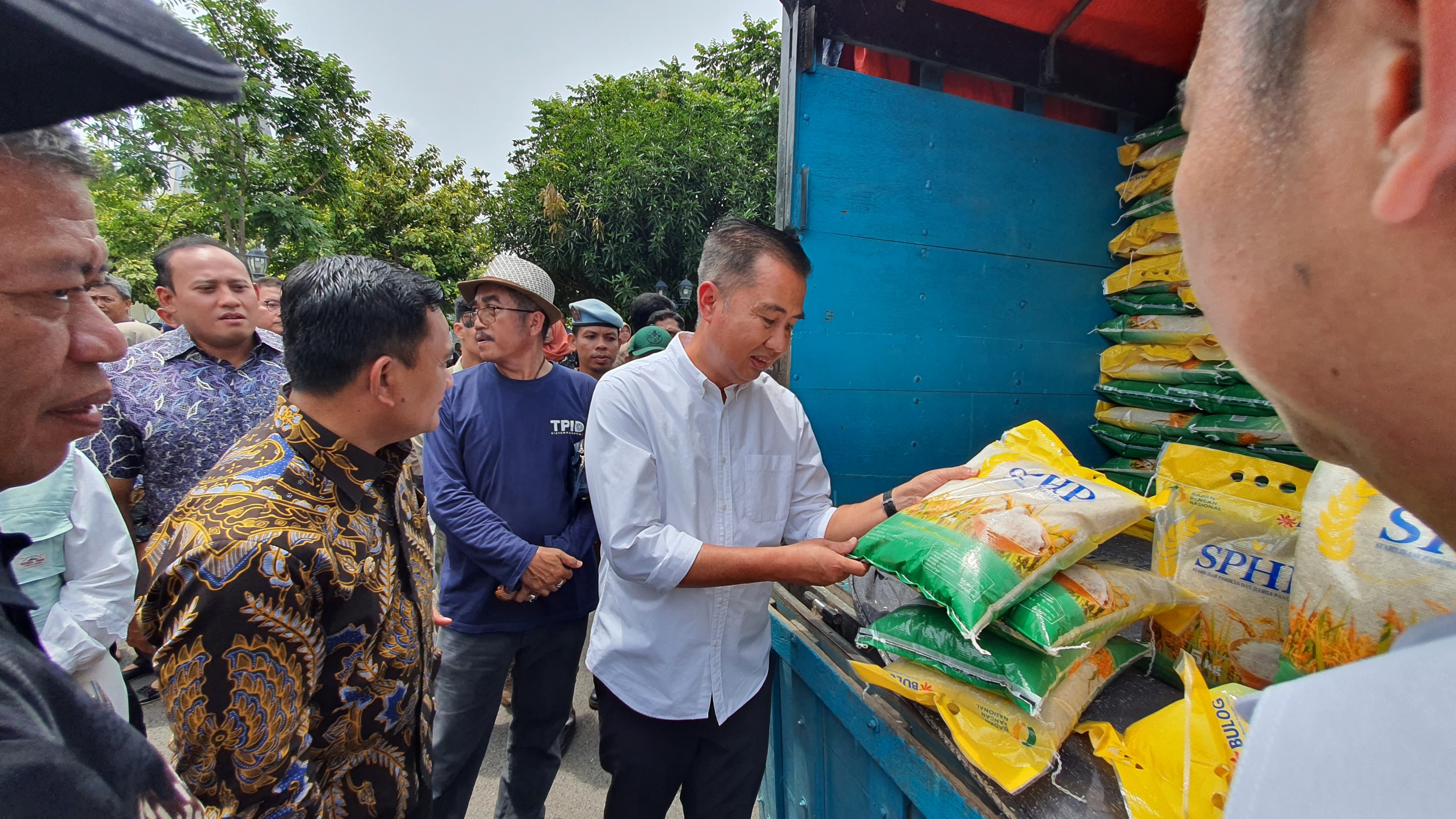 Bey Machmudin sebut gerakan pasar murah di Majalengka bantu tekan inflasi Bey Machmudin sebut gerakan pasar murah di Majalengka bantu tekan inflasi