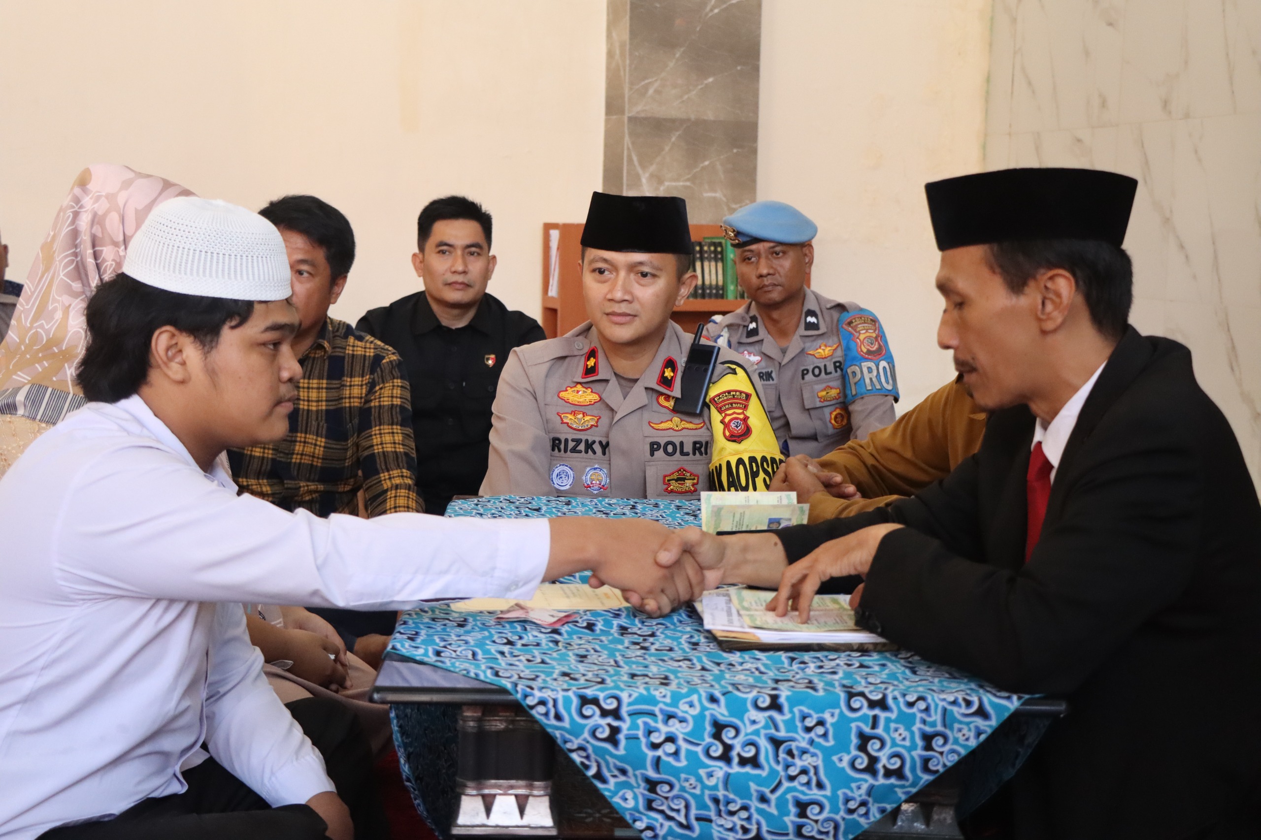 Polres Cirebon Kota fasilitasi pernikahan seorang warga binaan 