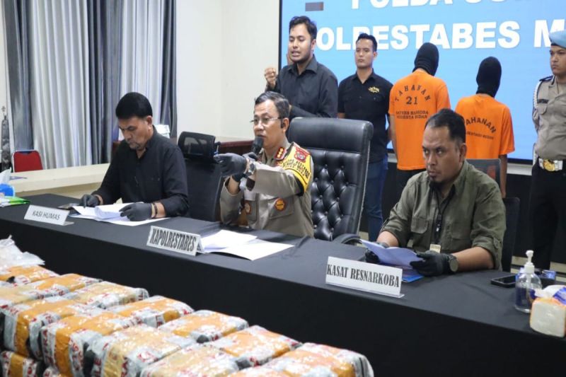 Polrestabes Medan sita 53 kilogram sabu dari jaringan Malaysia Polrestabes Medan sita 53 kilogram sabu dari jaringan Malaysia