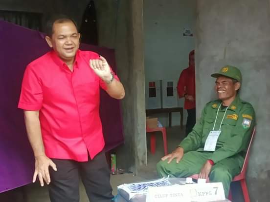Bupati Semarang mencoblos di kampungnya Bupati Semarang mencoblos di kampungnya